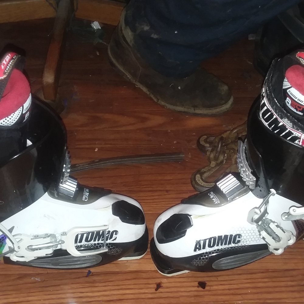 Snowboarding boots